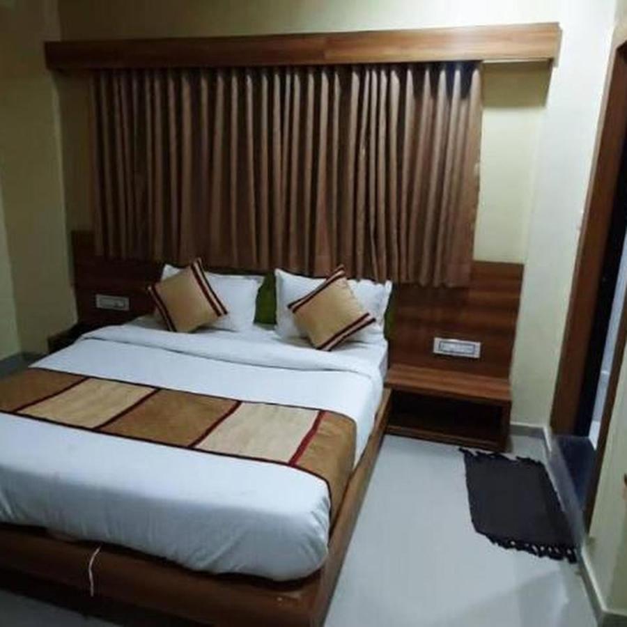 Hotel Mansarovar,Vadodara Exterior foto